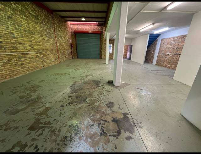 230M² WAREHOUSE TO LET IN STRIJDOMPARK